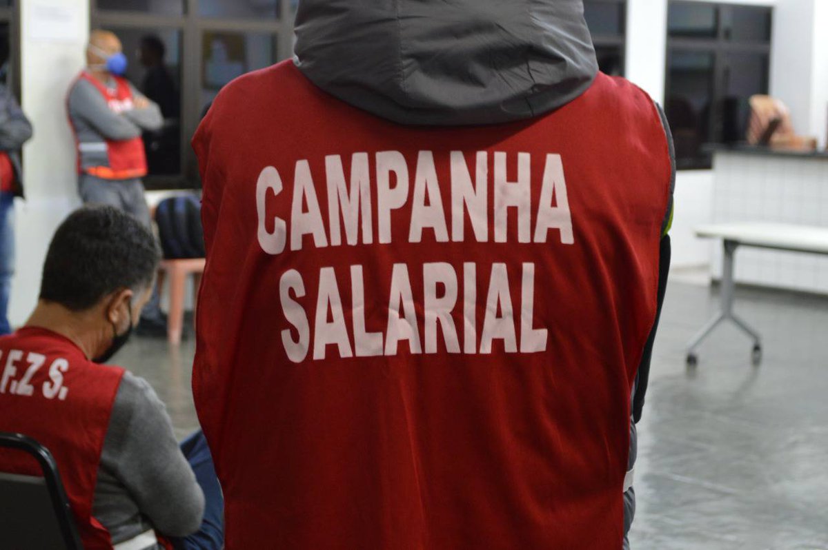 Nao faz muito tempo que o governo <a href="/jdoriajr/">João Doria</a> deu cerca de $1 bilhão à ViaQuatro, responsável pela linha 4-Amarela, para compensar o lucro mínimo estabelecido no contrato. Mas não tem dinheiro pra pagar os direitos dos trabalhadores?!!

Todo apoio à greve dos ferroviários! #BDSP