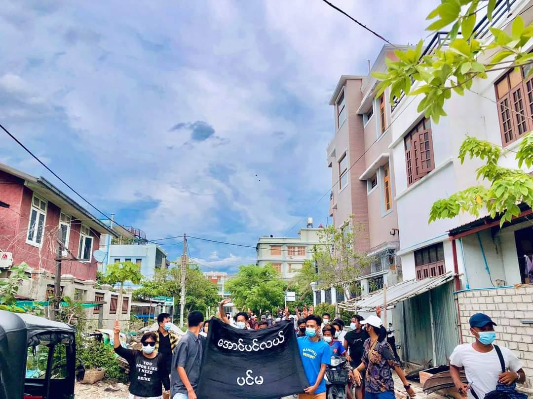 fightergirlLay's tweet photo. Mandalay’s Aung Pin Lae main strike continued marching with motorcycles to overthrow Genocidal Dictatorship this evening. #MyanmarCovidSOS #July15Coup #WhatsHappeningInMyanmar https://t.co/1Ng91H7PpM