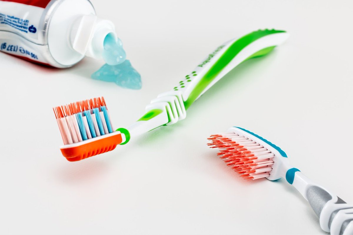 Did you know home-delivered meals and education level were factors in #oralhealth for older adults? 

Learn more: ow.ly/jYHU50FvvO0