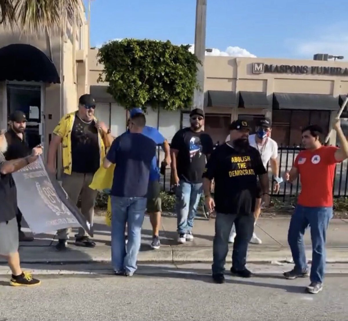 “Cuban Confederate” &amp; League Of the South  member Christopher Monzon continues to prove everything he said in the interview below is a lie.
Seen here in the streets 2 days ago with violent neo-fascists Vice City proud boys.
x.com/SunshineAFA/st…
