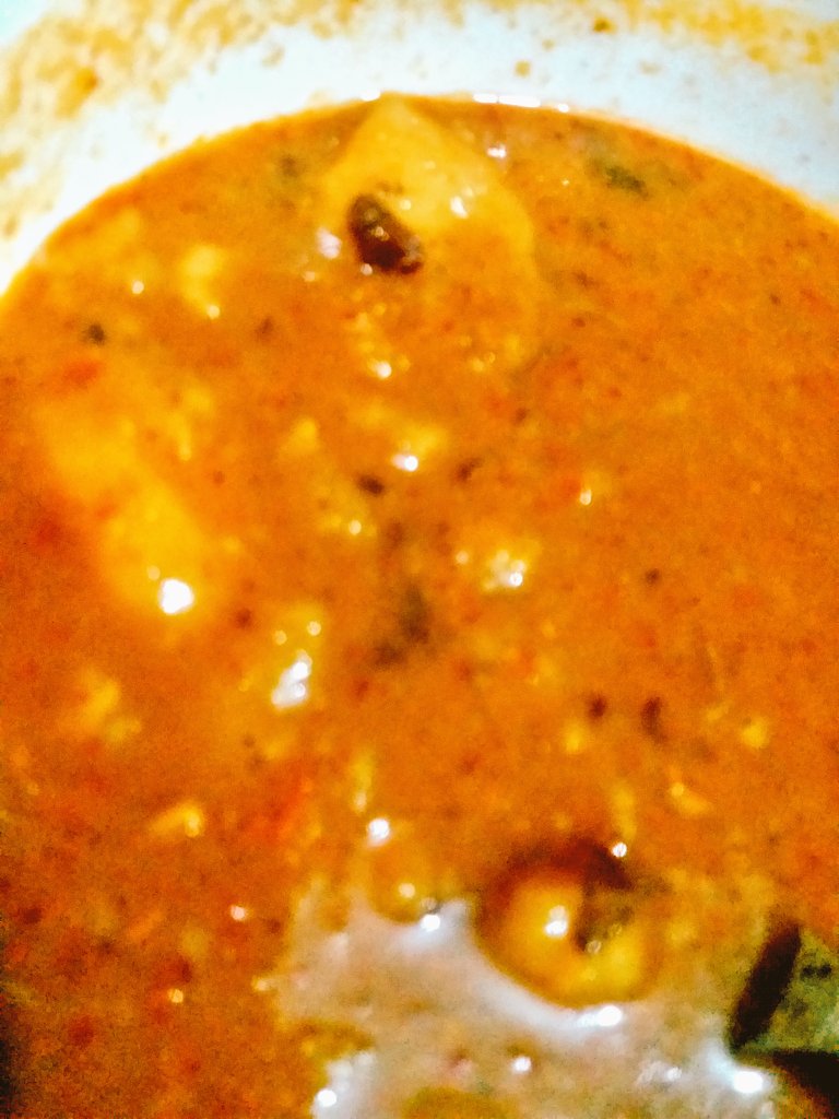 madhumita6's tweet photo. Made some daal wali khasta #Kachauri and spicy #aloo ki #subzi 😁😁
#Lunch
#latepost https://t.co/mvPMO3JaxW
