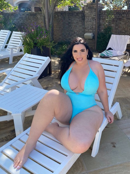 Can you put some lotion on my back please ? https://t.co/0Gbda2vcBa