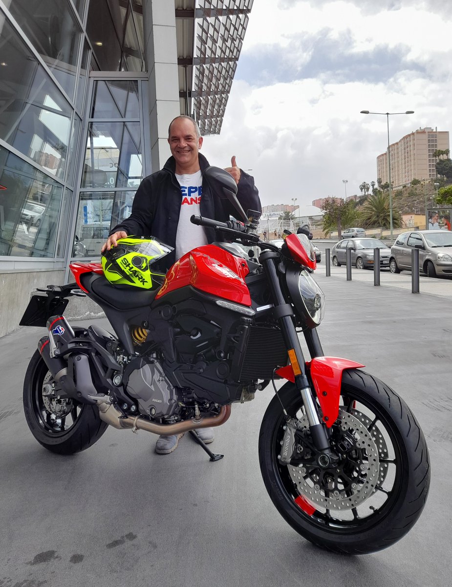 Miguel Ángel se enamoró de la nueva Monster roja en cuanto la vió, y no dudó en aprovechar los DesmoDays para hacerse con ella. 😎

¡Que la disfrutes a tope!🏍💨

#DucatiCanarias #Ducati #Canarias #Ducatista #Monster #DucatiMonster