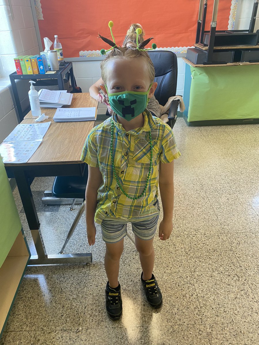 LearnwithLawver's tweet photo. Wacky Tacky Spirit day!  #CasadeCooke is rocking it out!! @CongerCasey @WTCookeSchool https://t.co/R7thrwiGVS