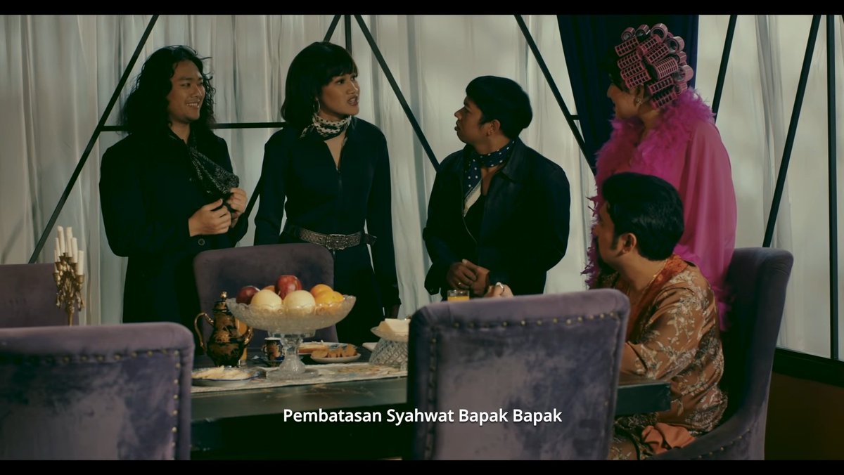 dineleanor's tweet photo. Ternyata PSBB udah ada dari jaman Nurbaya

😭🤣😭

#SerialMusikalNurbaya https://t.co/skFH8ugBTl