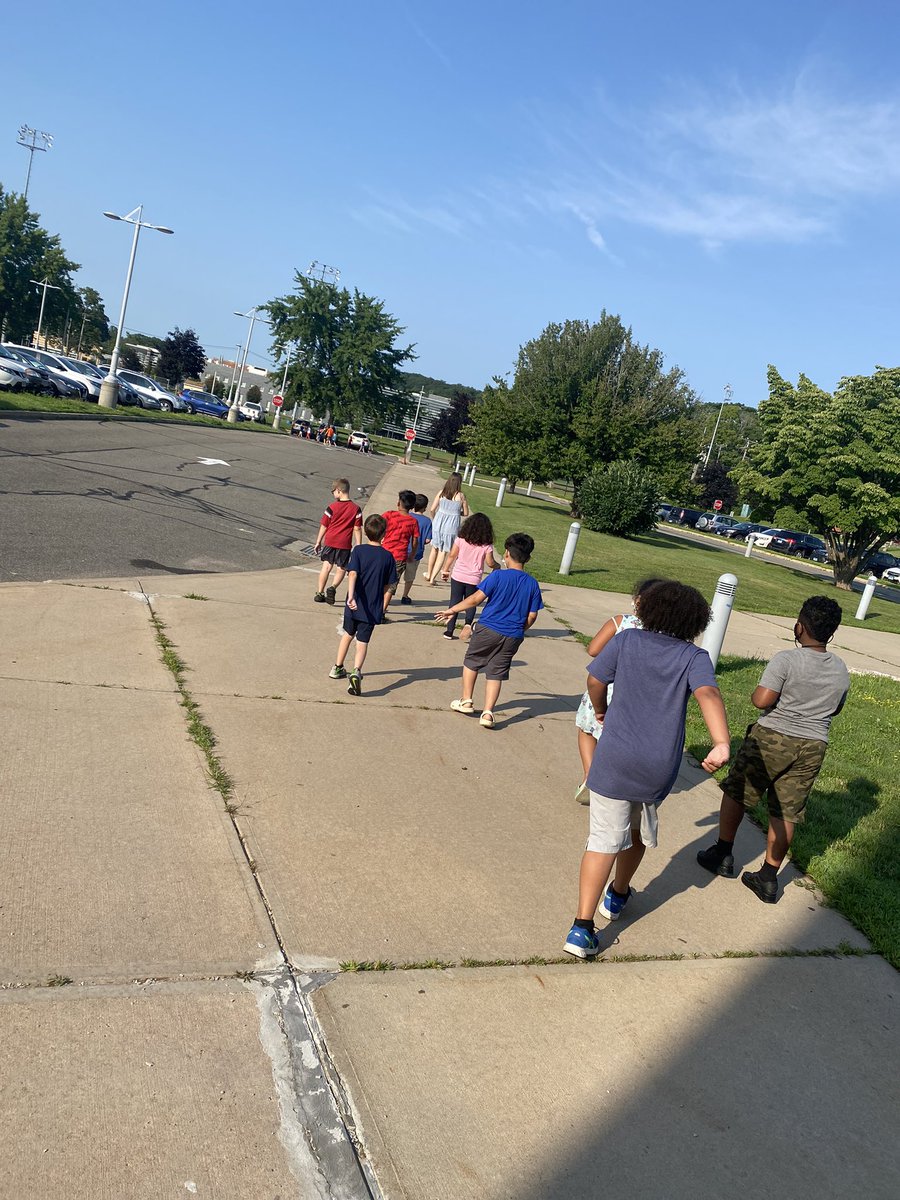 SullivanKowalsk's tweet photo. Kids are so excited and ready to see Kelly Kids Inc and the animals! #reversefieldtrip #mpssummeroffun2021 @MeridenK12 @FromVicToFit https://t.co/uiS2Nd5uJA