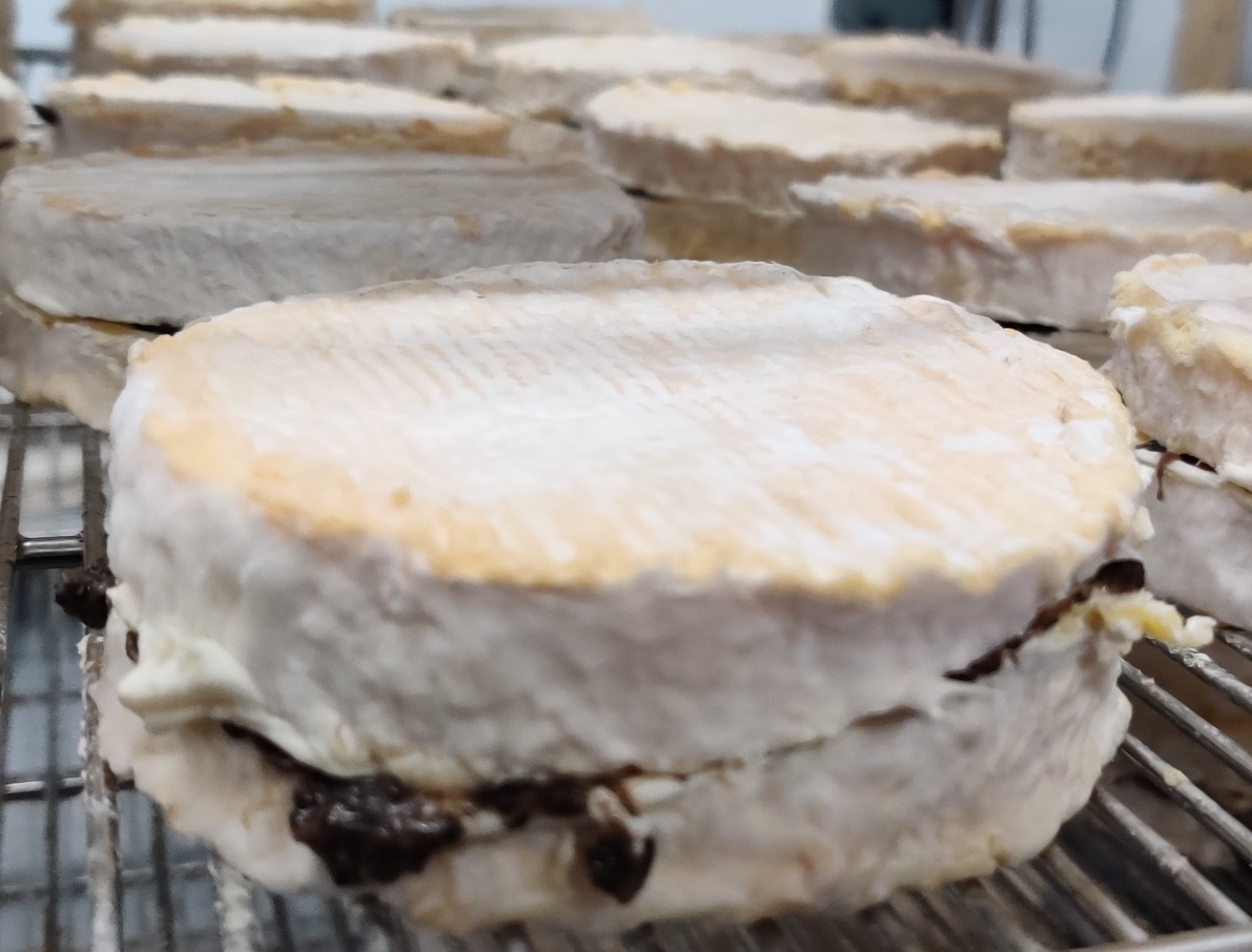 Our delicious BRAND NEW Cheesewick Truffle Brie cheese is going to be available only at the #chiswickcheesemarket this Sunday! 💯💯

If you want a taste we'll be at the market 9:30 - 3pm!