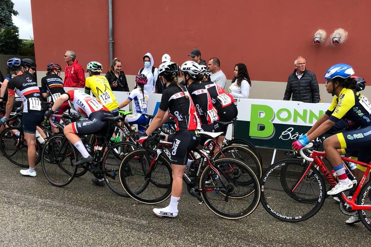 maisyvasic's tweet photo. Racing my first DN2 coupe de france in Morteau was a good experience however felt ill, with an emergency trip to get antibiotics the next week, riding with an gland infection that I was still getting over in Domsure. Now for some time to recover and into training. @DaveRaynerFund https://t.co/DGExZXQqQA