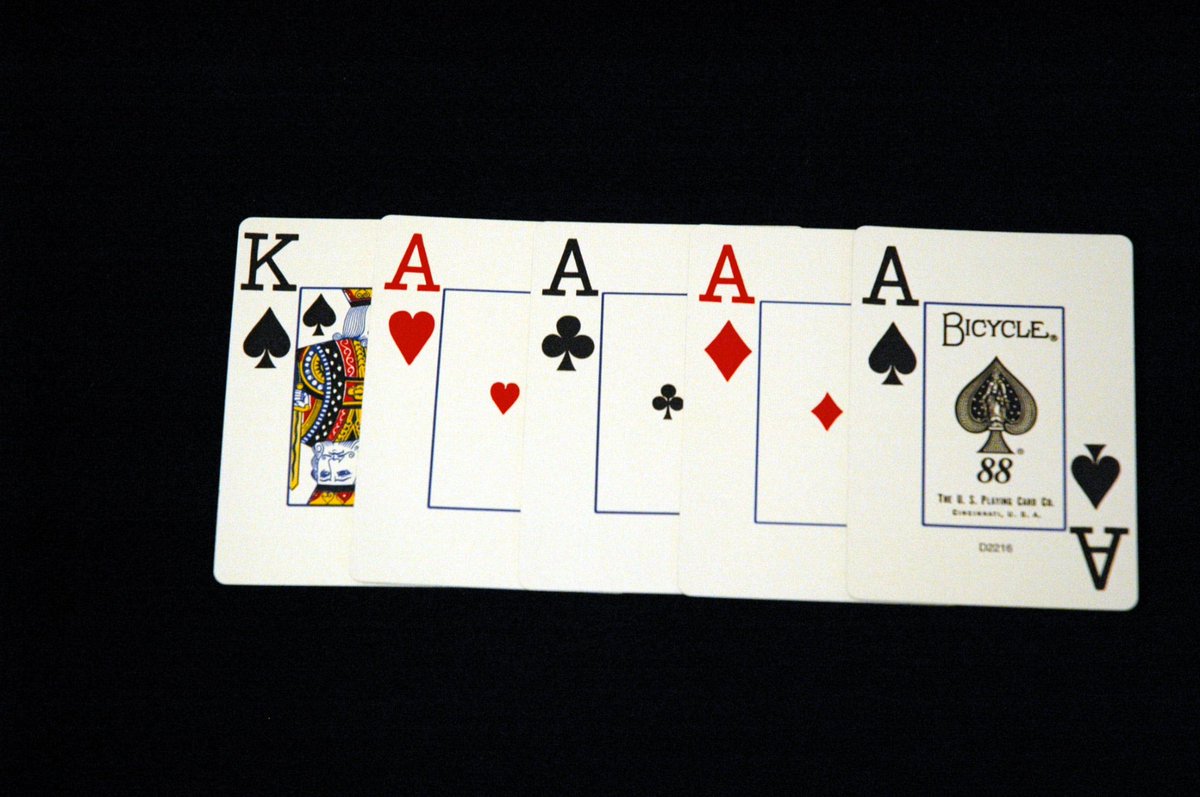 Старшая карта. Каре Покер комбинация. Карты Покер. Комбинации в покерекоре. Каре карты Покер.