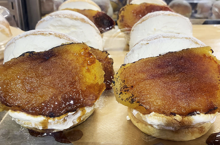 学生さん マリトッツォ 生クリームの塊 は食えるうちに食っておけ 日本で独自進化したやつがちょうどいい 残りは明日の朝ごはんに Togetter