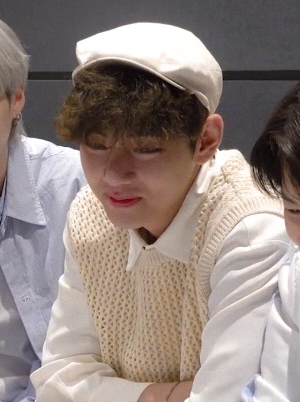 taeteland's tweet photo. taehyung in beret so pretty ♡ https://t.co/y3xzoDgMVj
