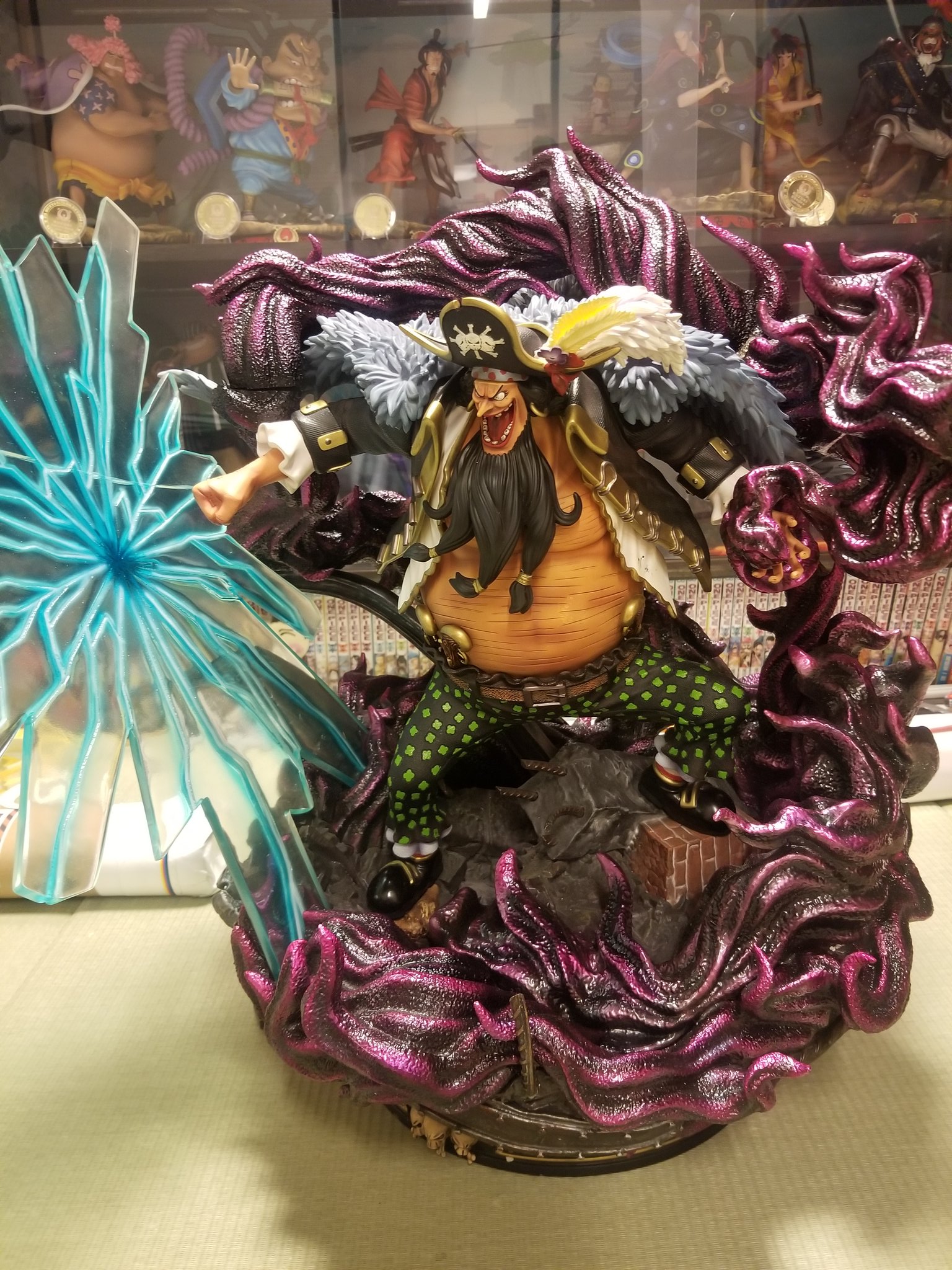 チョコマムシ 黒ひげ買っちゃった めちゃくちゃデカいし重い 造形もめっちゃ好みなんだけど残念な事に色が違うのでリペイント しました ワンピース ワンピースフィギュア ワンピースフィギュアマニア 黒ひげ T Co Vizozd6b0v