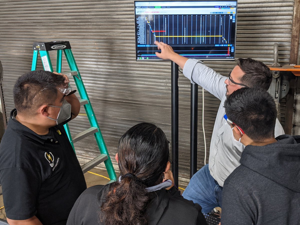 SintoAmerica's tweet photo. Sinto welcomed TECNICA ARTESANAL, located in Mexico, to Michigan this week for a runoff on their new FBO-II #Flaskless Molding Machine. During the runoff, Jim Wenson presented Sinto #Analytics running live on the FBO-II. #foundry #manufacturing #industry4 #automaticmolding https://t.co/xeeoqvt1Yx