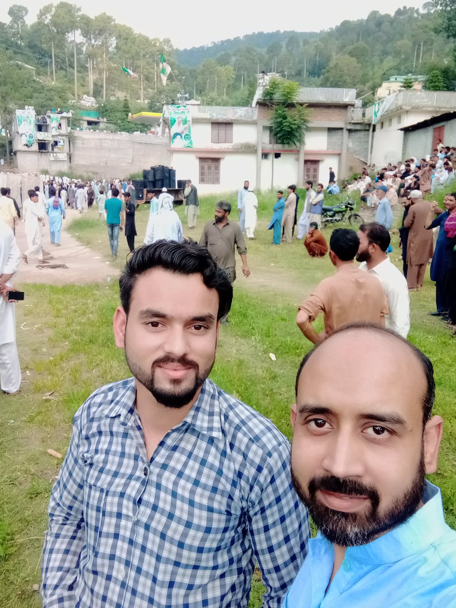 Afaqei's tweet photo. The great Leader @MaryamNSharif  at Pallandri Azad Kashmir. https://t.co/4sPDkt4JFS