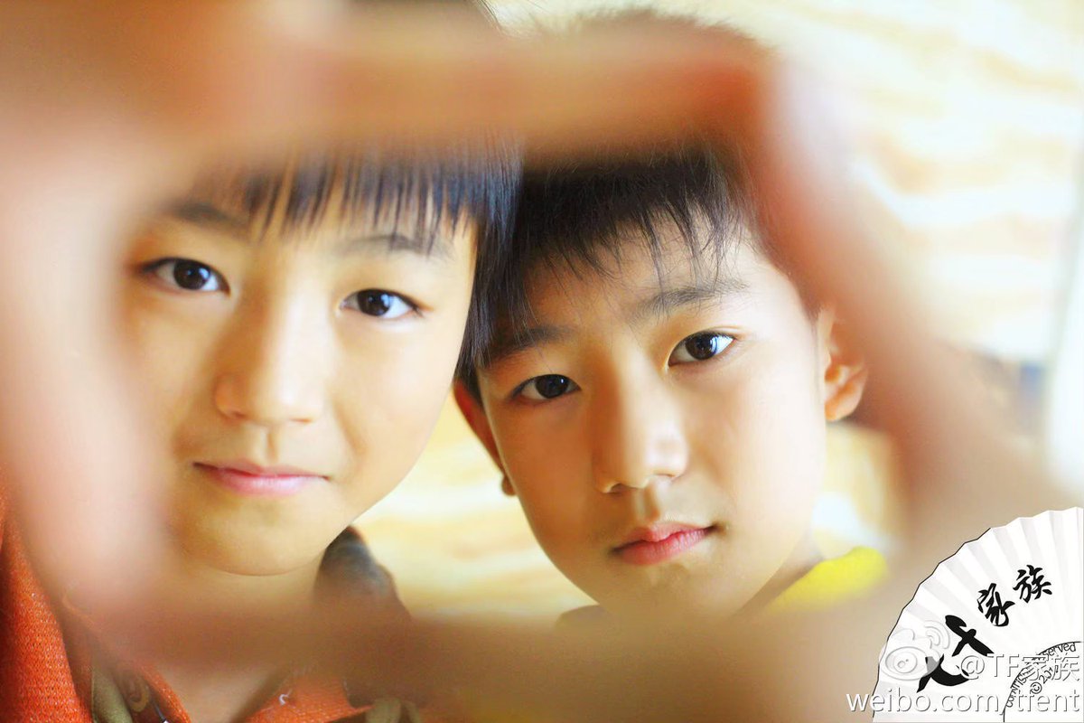 DiaryKaiyuan's tweet photo. ถ้าถามว่าทำไมชิปไคหยวน คุณพี่ลองดูภาพพวกนี้สิคะ นี่คือสิ่งที่ทฟเคยให้เราค่ะ /.ผายมือ
#KAIYUAN715THPROJECT
#ไดอารี่ไคหยวน #DiaryKaiyuan
#kaiyuan #ไคหยวน #凯源 #凱源 #karroy https://t.co/vBtNWogQnr