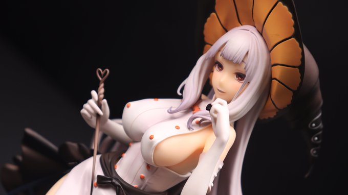 デコマスから一切の劣化なし、原型も着色も完璧です😭
自分の趣味の塊のようなデザインを最高の形で立体作品に仕上げていただいて、こんな幸せな仕事があっていいのか…???
外箱のデザインもロゴも世界観にぴったりで箱ごと飾りたい…!感動や…🙏✨✨✨ 