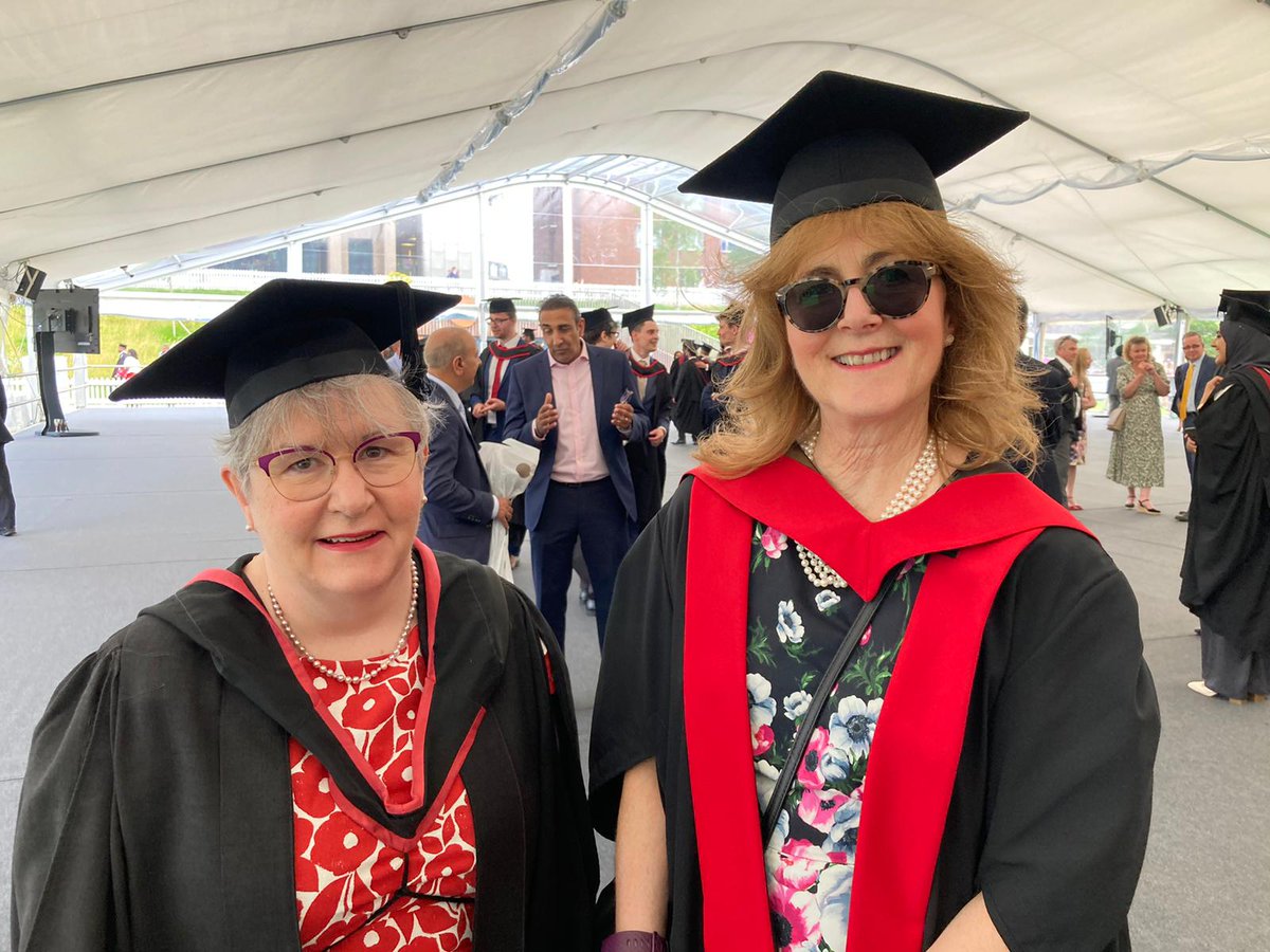 Radiant in both brilliance and compassionate, effective leadership. The @unibirm_MDS is fortunate to have Prof Una Martin (Dean of Med School & Director of Institute) and Prof Kate Thomas (Vice Dean and MBChB prog lead) at the helm
#womeninmedicine #RoleModel
#athenaswan silver
