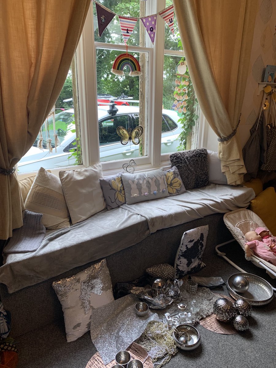 GilbodySarah's tweet image. Brooklyn Day Nursery today with ⁦@ILSCITT⁩ 3-7 trainees - a chance to see what great Transition to school looks like ! The children even have school uniforms to try on ! ⁦@FlyingHighTrust⁩ #EYFS