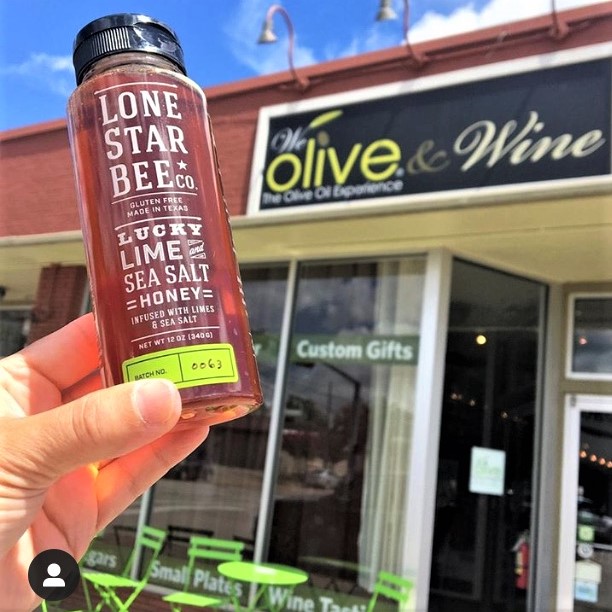 LoneStarBeeCo's tweet photo. Houstonians, the weekend is almost here! If your looking for a weekend treat look no further. @weolivehouston wine bar is just a short drive to The Heights and you'll surely enjoy the visit!

#wine #winelover #vino #winetime #food #foodie #theheights #houston https://t.co/dhtNZ4BUx4