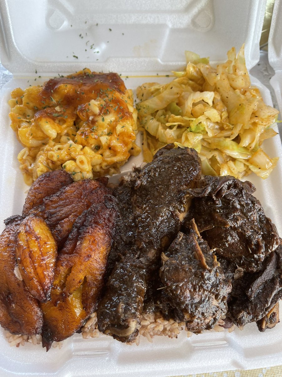 KikiBaeBee's tweet photo. Hey y’all !
I started my own food business a few month ago  and I’m beyond blessed and grateful to have so many customers so far but I can’t wait to bless some more taste buds! A simple retweet will come a long way 🙏🏾❤️ 
IG: @kikiskitchen101 
#SupportBlackBusiness #DMV #food https://t.co/MB8krB3jWR