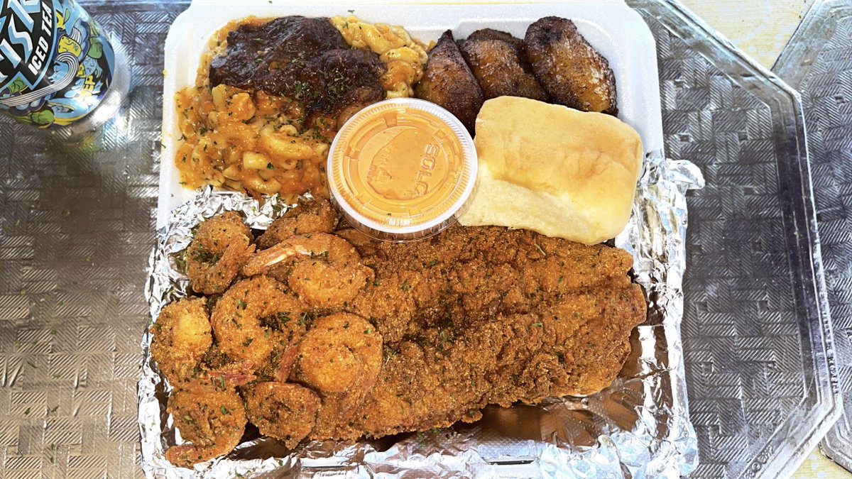 KikiBaeBee's tweet photo. Hey y’all !
I started my own food business a few month ago  and I’m beyond blessed and grateful to have so many customers so far but I can’t wait to bless some more taste buds! A simple retweet will come a long way 🙏🏾❤️ 
IG: @kikiskitchen101 
#SupportBlackBusiness #DMV #food https://t.co/MB8krB3jWR