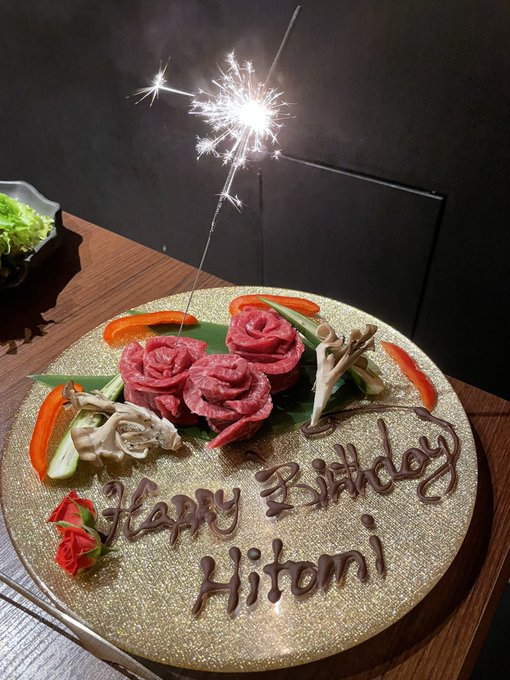 今日は愛するハニーがお祝いしてくれました&hearts;︎お肉のケーキ🤤ぐへへ そして、プレゼントありがとう🥺❤️大事に大切な時に使うね😍 ご飯も美味しかったしプレゼントも最高だし、何より杏梨に会えて最高&hearts;︎ 本当ありがとう❤️