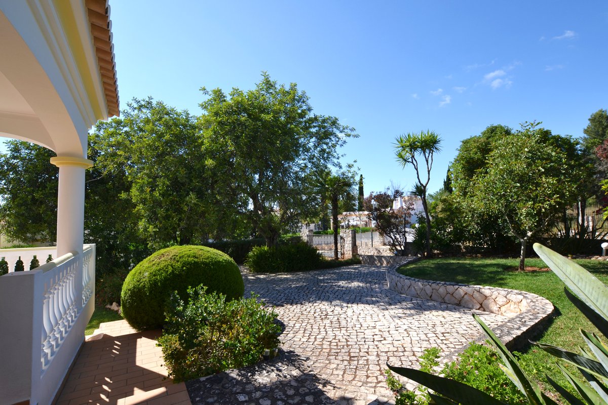 ALgestALgarve's tweet photo. Our website is full of #Holidays rentals! All our AL are licensed and meet #safety standards. Take a look at Villa Lígia - https://t.co/MdRG28hU6C #HolidaysPortugal #Portimao #HolidayRental #Accommodation #sun #Algest #AlgarveLovers #VisitAlgarve #love #beautiful #paradise https://t.co/GRmHkNPlgO