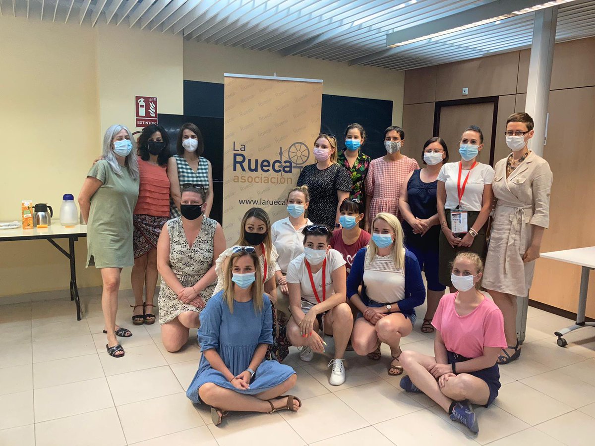 ColegioTSMadrid's tweet photo. Hoy el @ColegioTSMadrid invitadas por la @laruecaas compartimos experiencias sobre el #TrabajoSocial con compañeras de Polonia. Gracias  por crear estos espacios. https://t.co/PlSpsxEdIk