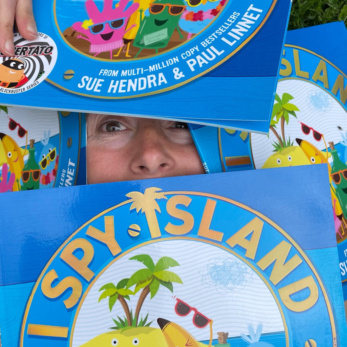 suehendra's tweet image. GUESS WHAT??? I've got five copies of Pauls and my new book to give away! It's called 'I Spy Island' and it was published last week. it's all sunny and funny. Simply retweet and you might win one! @simonkids_UK @PaulLinnet I'll pick the winners next Friday 22nd