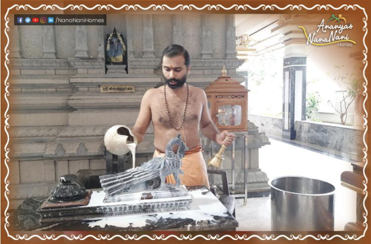 NanananiHomes's tweet photo. #SashtiAbhishegam performed for #LordMuruga at the temple

To know more about our NanaNani's Lifestyle, Contact: https://t.co/k63YnqUeRk 

#sashtipooja, #lordmuruga, #hindugods, #nanananihomes, #nanananilifestyle,  #Retirementcommunities, #luxuryhomes, #luxurylifestyle https://t.co/zGMZVkUOKv