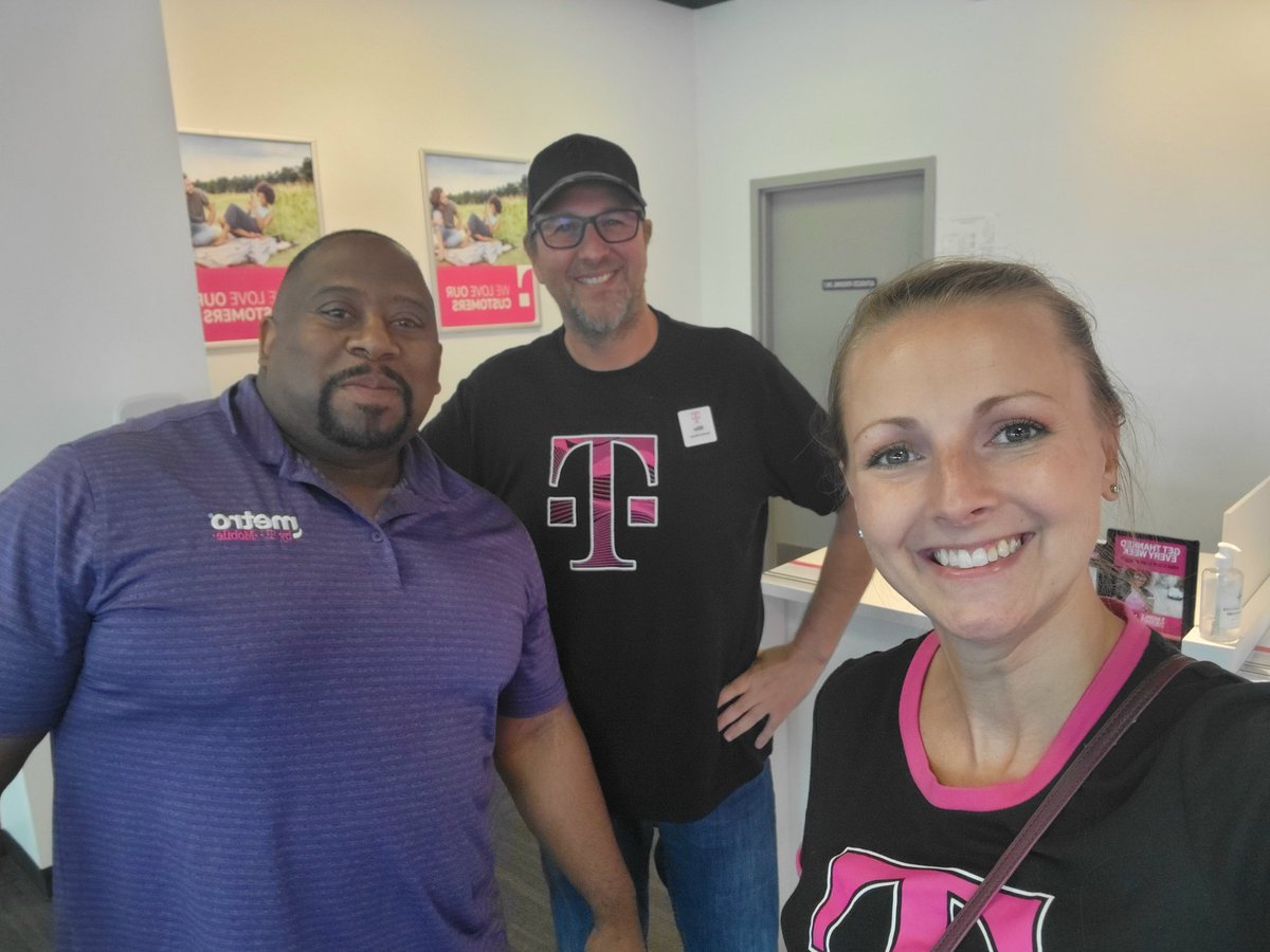 Yesterday was a day full of sharing cross brand knowledge &amp; creating new friendships! <a href="/MIKED32871/">mike degregorio</a> <a href="/Markwinsallday/">Markwins</a> @WarrenGMetroCLE   #networking #development #Toledo #oneteam #ALLIN