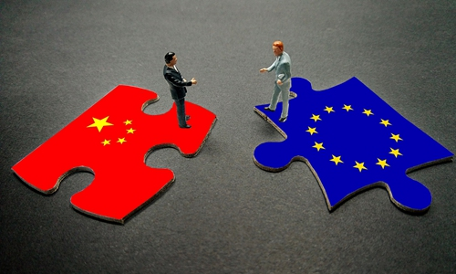 CVandaag's tweet photo. De handel tussen China en de EU is met 26,7 procent gestegen ten opzichte van een jaar geleden tot 2,52 biljoen yuan (389 miljard dollar) in de eerste helft van dit jaar, waardoor de EU de op een na grootste handelspartner van China is in de periode. https://t.co/7pIjuOmSb4