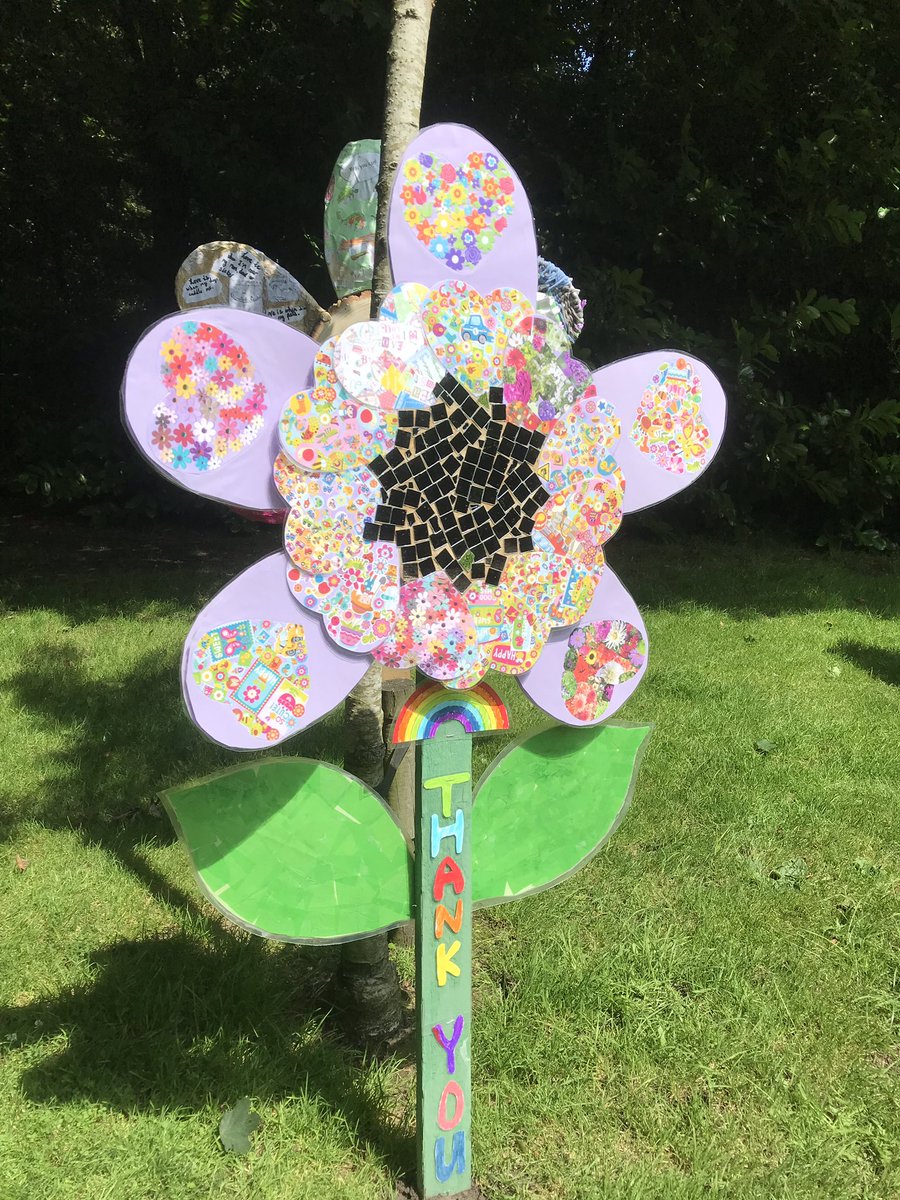 Such beautiful flowers in Wallwood at this time of year #knutsford 
I would love to show you photos of them all... 🤔
Hey! better still, go see them for yourself! So much creativity 😊