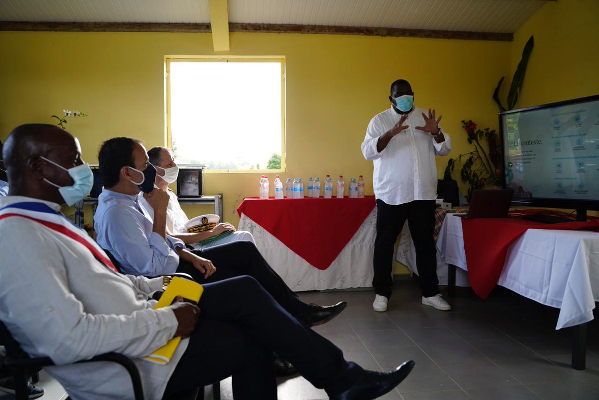 Prefet971's tweet photo. #VisiteOfficielle #Guadeloupe 🐂📡 le secrétaire d'État visite la ferme connectée #MorneàlEau qui peut avec la plateforme #MYDITEK
👉prédire les maladies
👉étudier leur prolifération
👉détecter les anomalies de comportements
👉analyser les constantes des exploitations... https://t.co/58lpmOxINd