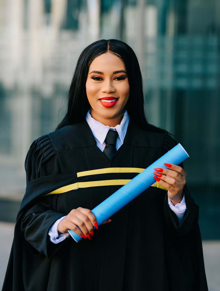 kim_samlee's tweet photo. A Baddie with an Honours Degree 🎓 https://t.co/WK3AljEojm