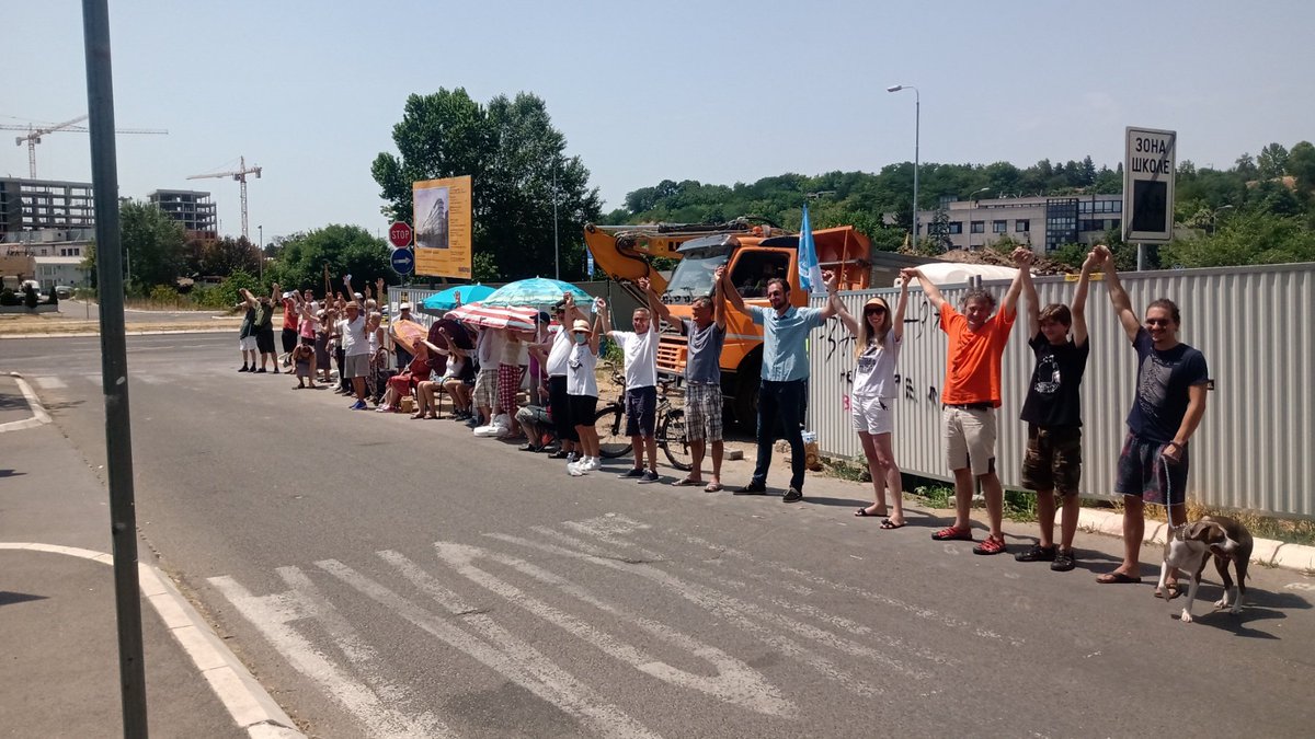 Poziv svim Beograđanima da nam se pridruže večeras u 19h da napravimo "ljudski lanac" oko gradilišta kojim ćemo pokazati zajedništvo i rešenost da ne dozvolimo izgradnju monstrum zgrade, ni ikakvih monstrum zgrada bilo gde, u budućnosti.