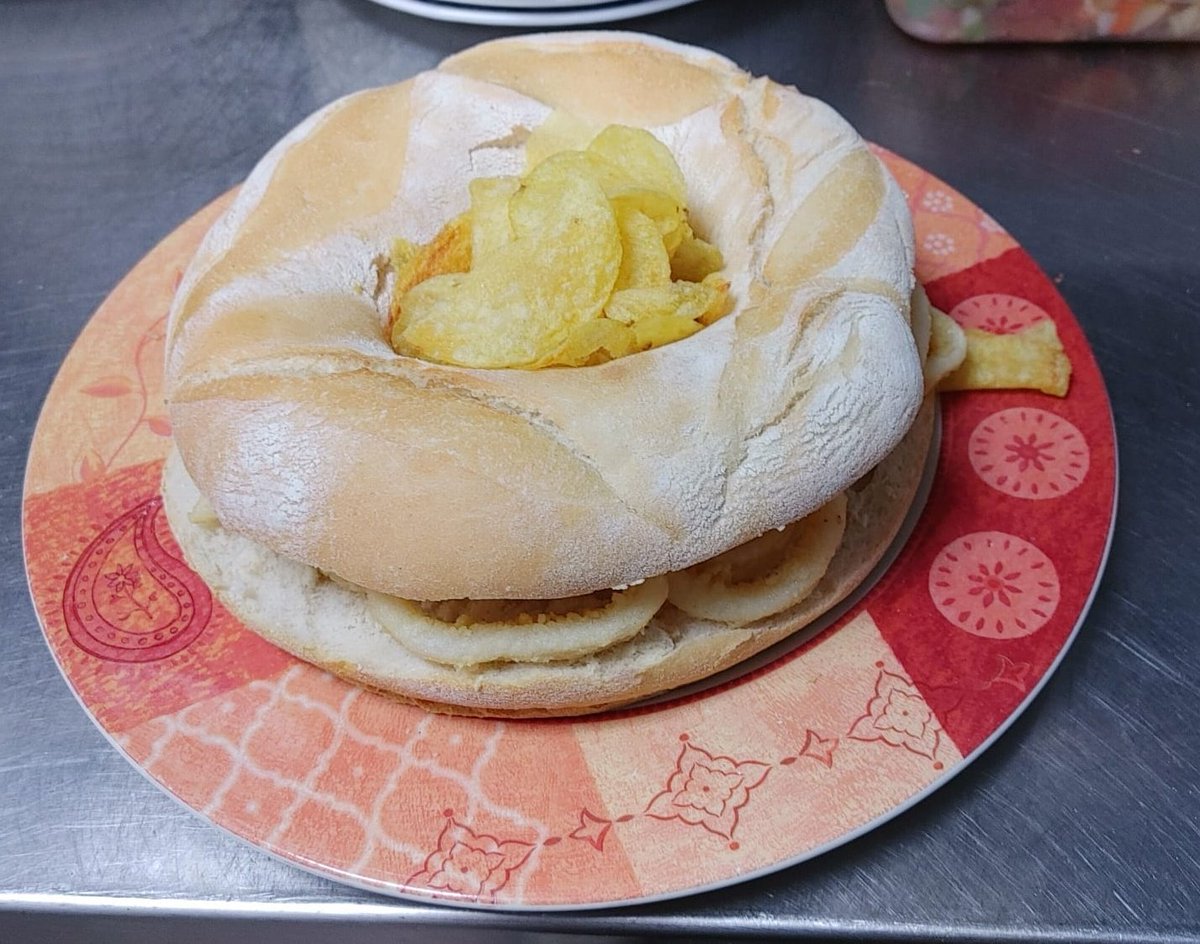 Solo esta noche! En #ElGamberodelPaseo la rosca de calamares y la rosca serranita SOLO A 4€ CADA UNA!