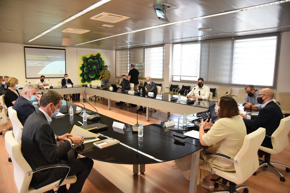 Hoy el equipo de @Metyis ha dinamizado la primera reunión de la mesa de retos empresariales de las zonas industriales de  #CLM Una excelente oportunidad para recoger las propuestas de actuación de los principales expertos del territorio