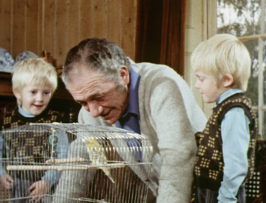 TalkingPicsTV's tweet image. Good Old Sid is back... PREMIERE Coming Soon: Sun-25-July 7pm THE WORLD OF BUDGERIGARS (1976) Stars: #SidJames #PatriciaBurke and #PhilipMarsden this is a very rare, previously ‘lost’ short film – possibly the last footage of Sid? Don&apos;t miss this rare short.