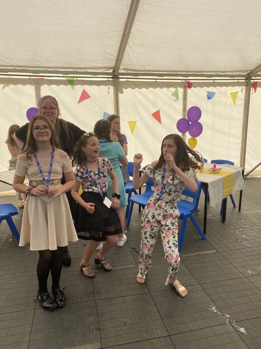 MeadsteadC's tweet photo. Y6 leavers party time #2 @MeadsteadPA @MeadsteadHead @MeadsteadD @AETAcademies https://t.co/oxWQwPnIka