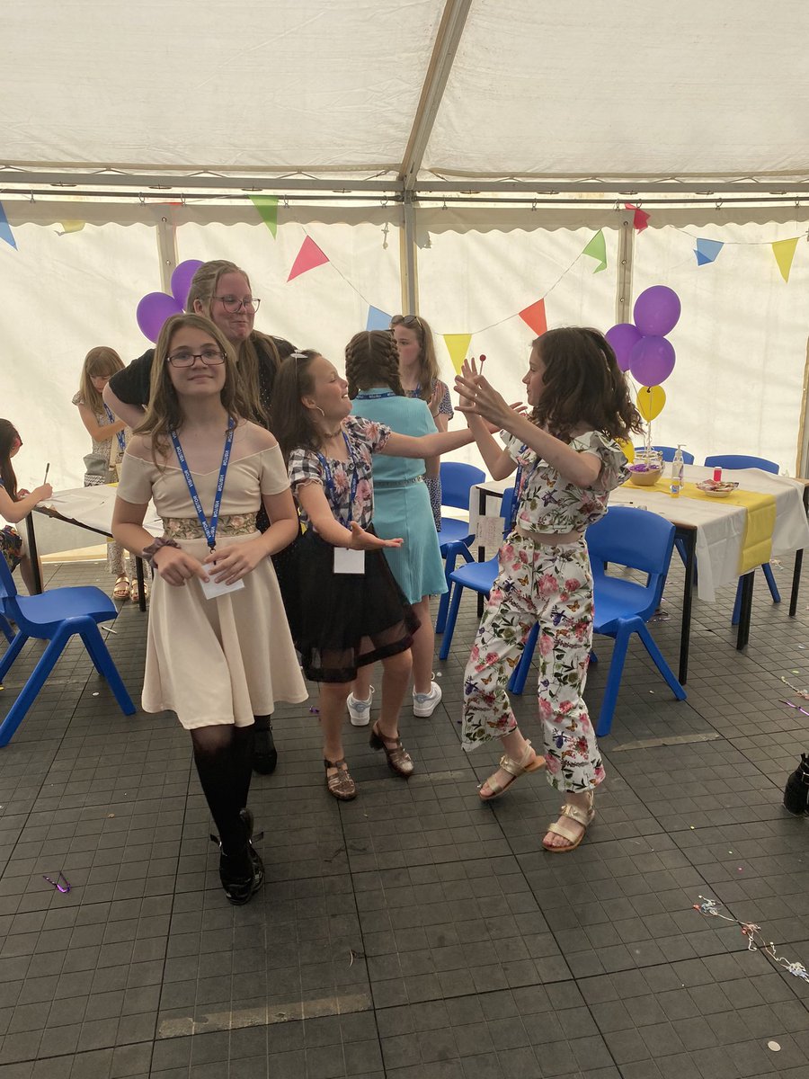 MeadsteadC's tweet photo. Y6 leavers party time #2 @MeadsteadPA @MeadsteadHead @MeadsteadD @AETAcademies https://t.co/oxWQwPnIka