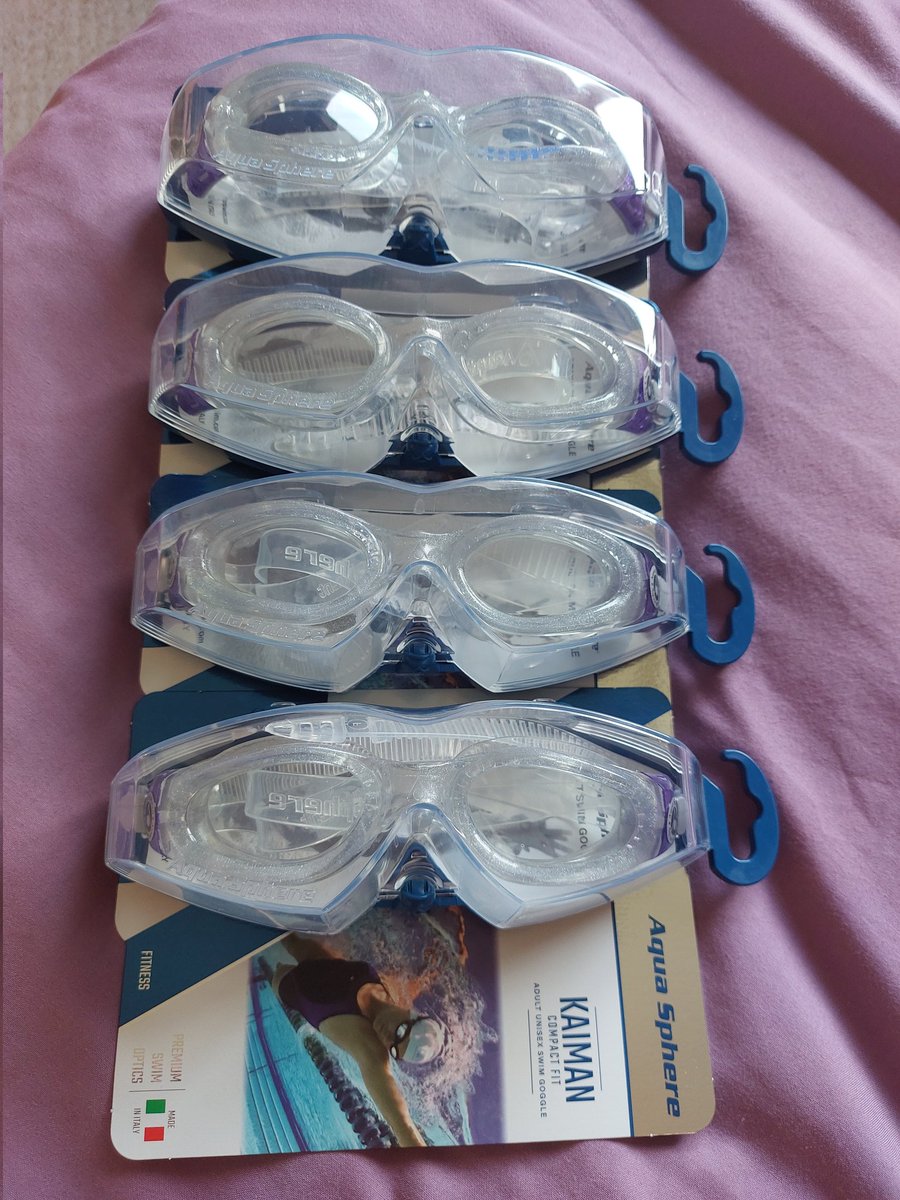 drsaledyer's tweet photo. Happiness is ordering 3pairs of goggles and receiving 4pairs 🥰🏊🏻♀️🥰🏊🏻♀️ #aquaspherekaiman #ows #englishchannel2022 #redtopswim #newgoggleday #swimming https://t.co/SfHsh5Epd2