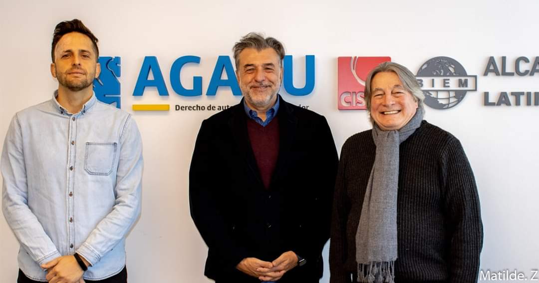 #TUVVO y <a href="/AGADU_UY/">AGADU</a> se unen para difundir la música nacional uruguaya.
Importante acuerdo para la difusión de los contenidos de <a href="/autoresenvivo/">AUTORES EN VIVO</a> a través de la nueva plataforma TUVVO. 
Más de 300 horas de contenido 
Disponible a partir de agosto en
tuvvo.com