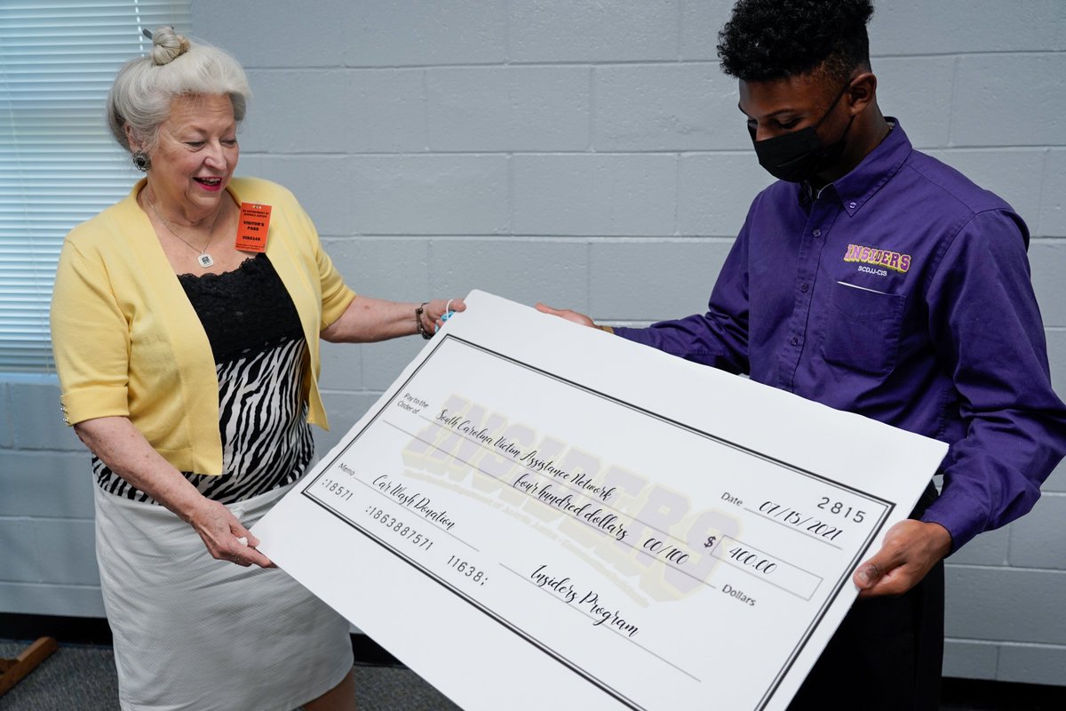 SCDJJPIO's tweet photo. Our "Insiders" prgm recently held a 🚗 wash fundraiser for @TheSCVAN. Today, youth presented SCVAN Director Hudson w/ a check for $400 to support their mission of helping crime victims and those who serve them.💜 #scmedia https://t.co/8gYdZ4wzq1