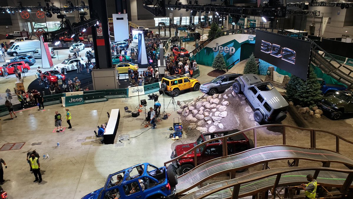 gr8abe's tweet photo. The @ChiAutoShow is back!! The @cbschicago crew is getting set up for a LIVE show,  tonight at 630, in front of the @Jeep display! Don't miss it! https://t.co/gQhWwhU7CX