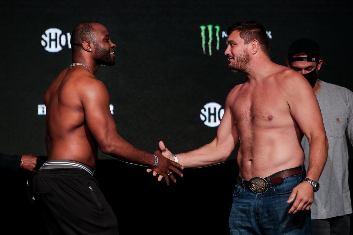 BellatorMMA's tweet photo. Who leaves The @MoheganSun as the flyweight world champion!? 

All fighters are weighed-in and ready to go LIVE on @SHOSports, Friday at 9PM ET/6PM PT. #Bellator262 https://t.co/iZhzw1YQVK