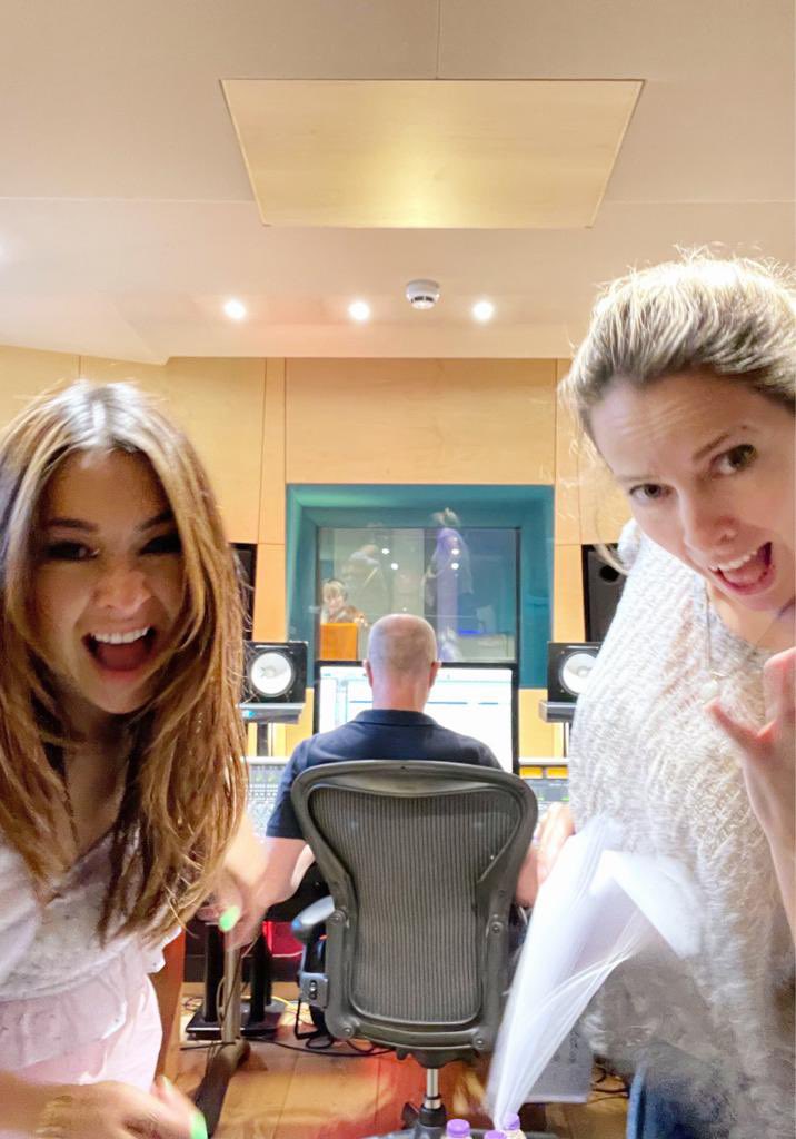 BONDQUARTET's tweet image. Bond babes in action today #RecordingBooth #takeapic