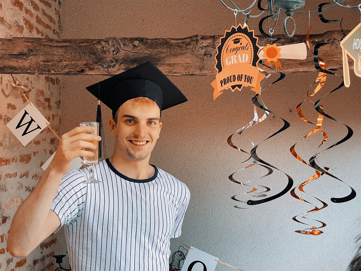 Homemade graduation pictures 🎉 #aberyay 

Photo by: Bunnri/ Ri :)