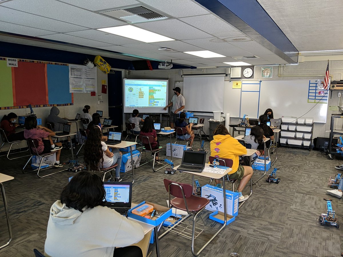 KostasKarydis's tweet photo. Day#4 of @RedlandsUSD
-@UCRBCOE MS girls #Robotics summer camp. Hard-coded robot behaviors for line following; then, learning how to code for later use with the robots!  With @RedlandsSTEAM @HanzheTeng #NSFfunded https://t.co/DeyVrU58G2