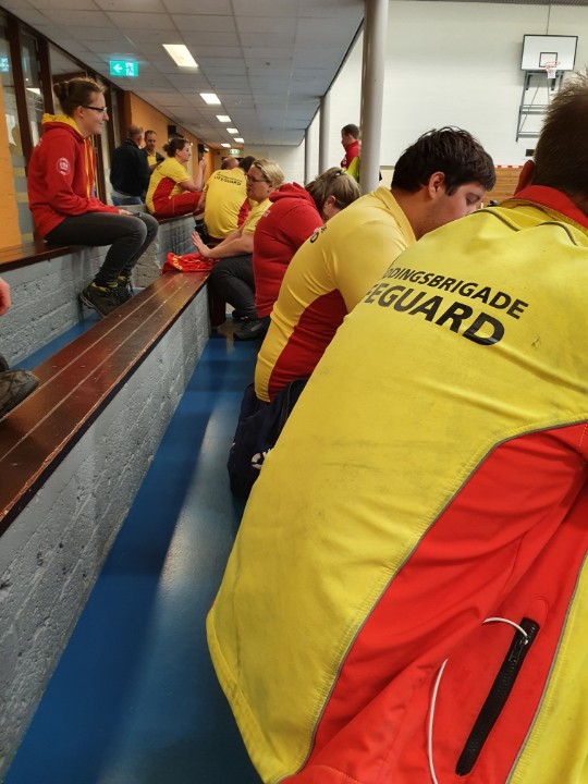 Reddingsbrigade Utrecht verzamelt samen met andere brigades om straks te gaan helpen in Limburg. #030 #Utrecht #NRV